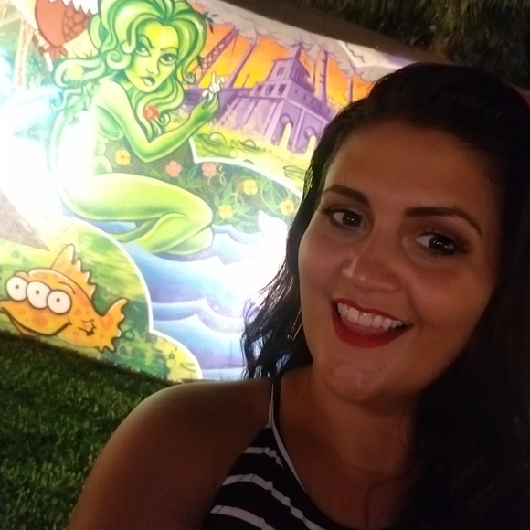 Meet your Posher, Jessica - Picture 2 of 5